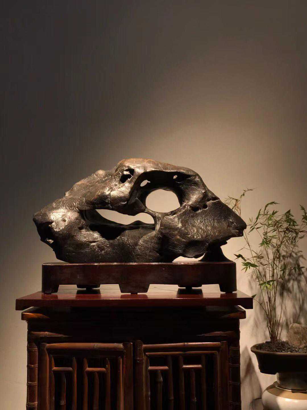 如何卖石头？投其所好还是树立品位？