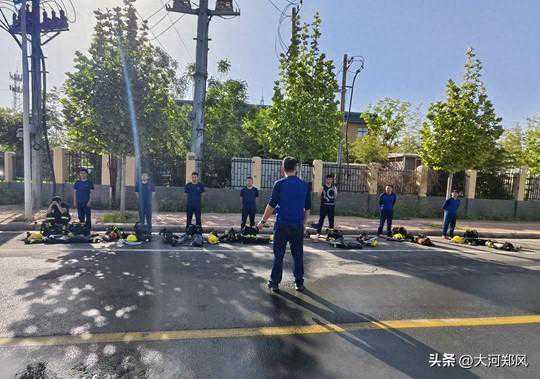 中牟县雁鸣湖镇消防队员大比武 练兵场上淬炼男儿本色