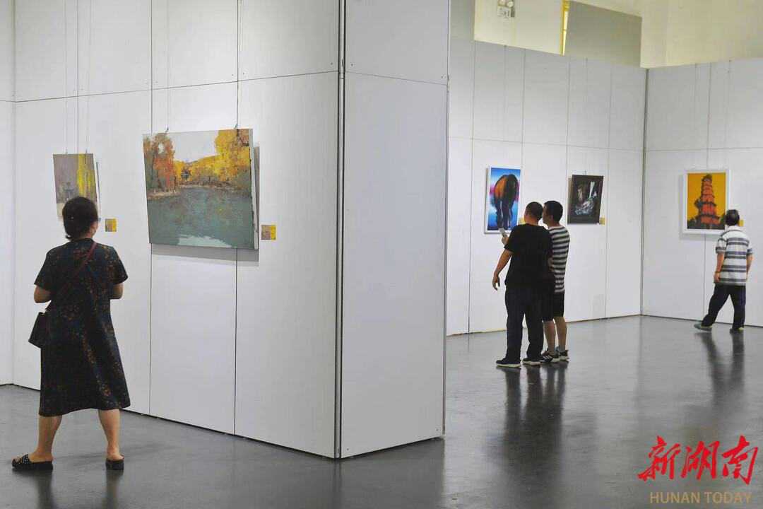 70后油画艺术家携百幅油画作品亮相长沙