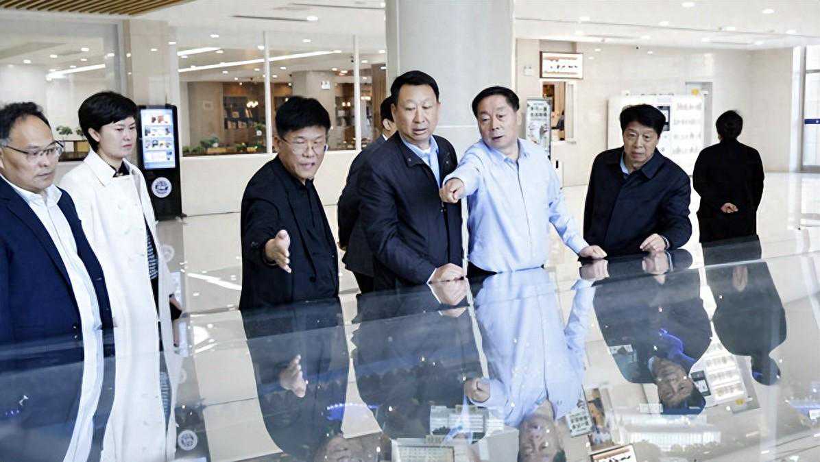 山东省农业农村厅党组成员、副厅长杨武杰一行来山外大考察调研