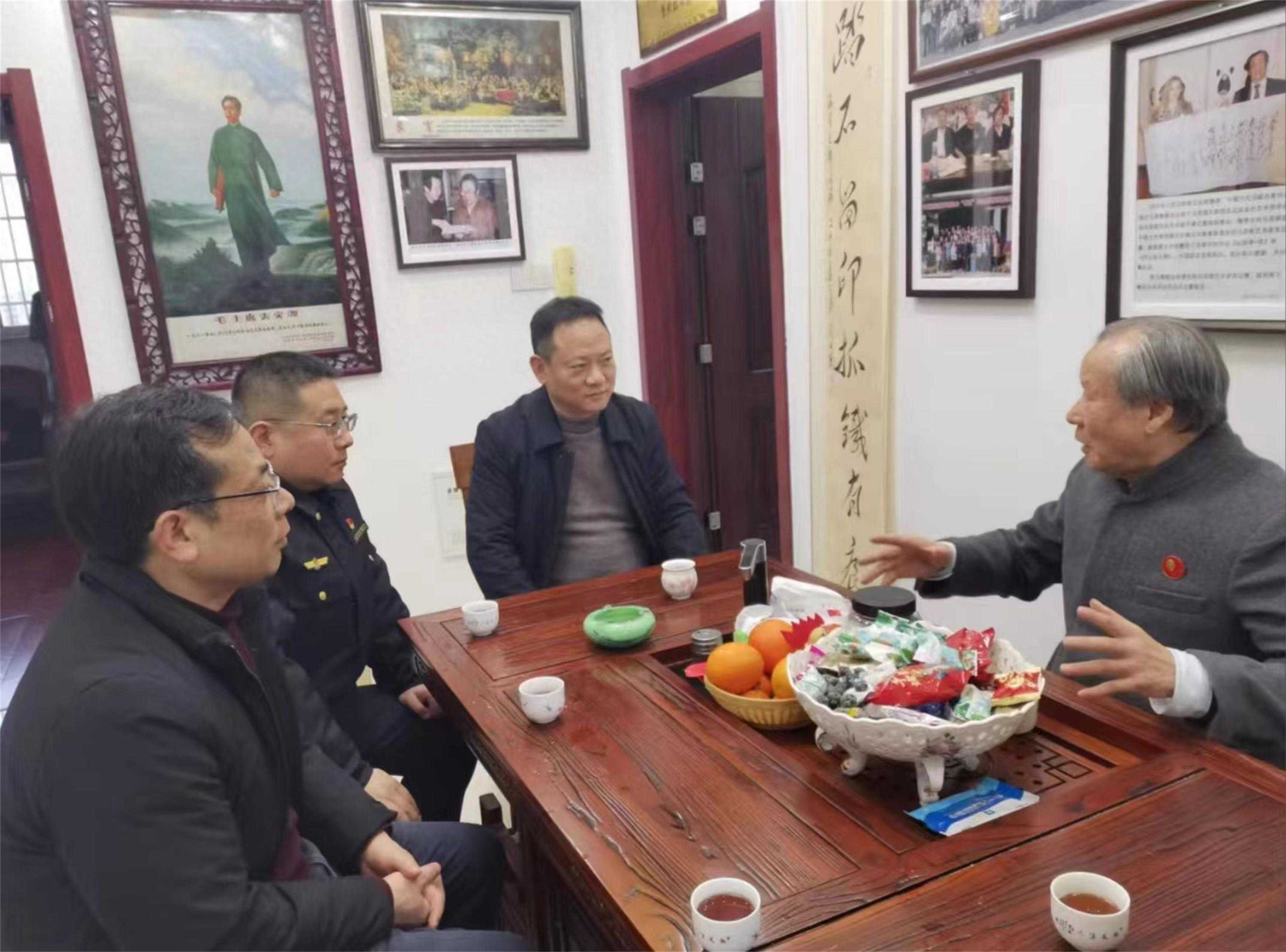 省公路路政管理总队领导看望老同志梅楚安