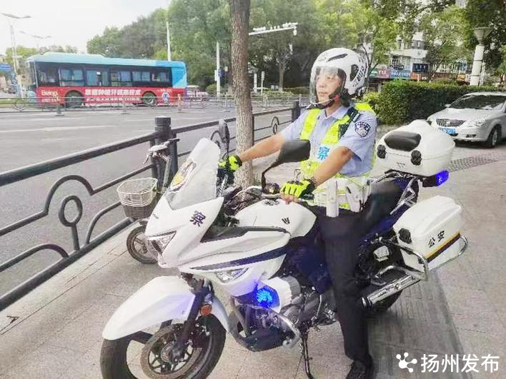 江苏扬州：他们在高温下坚守 拼出劳动者最美模样