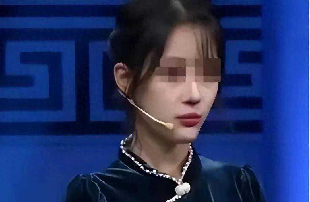 女儿出嫁父亲给2个破“瓶盖”当嫁妆，带去鉴宝，结果全场被震惊