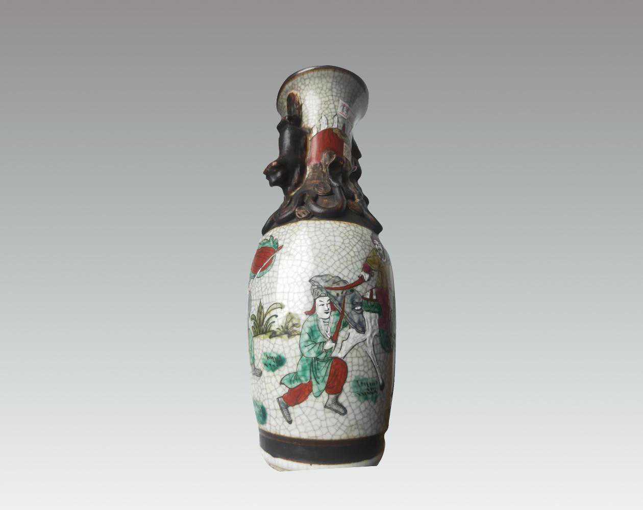 明成化 官窑五彩铜色刀马战将人物纹双兽耳瓶