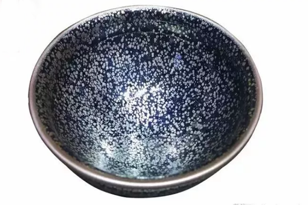 建盏是什么？为何越来越多的人喜欢收藏建盏