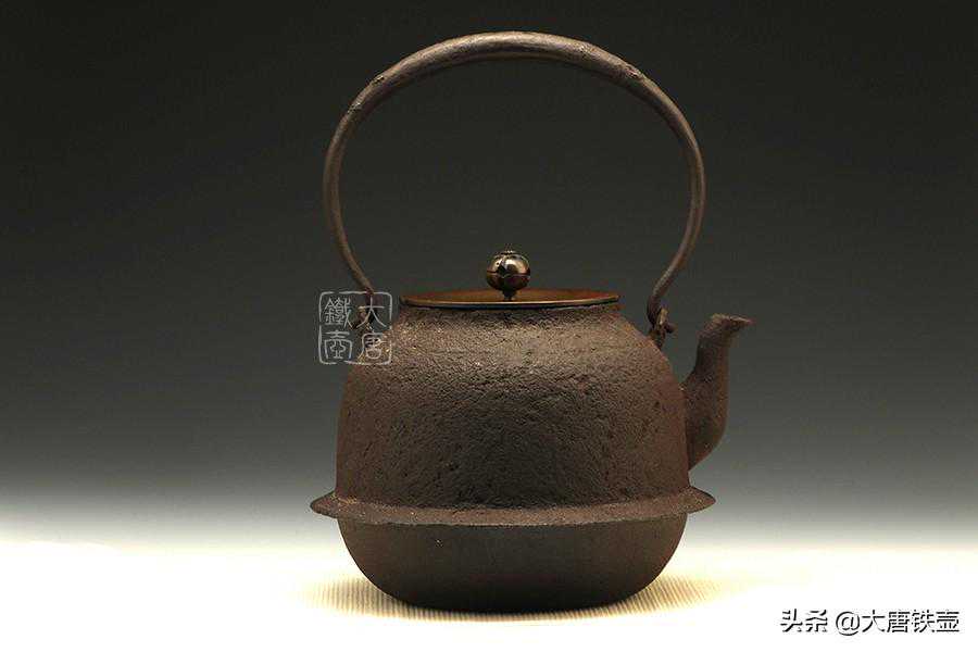 如何去挑选一把日本老铁壶？日本铁壶什么价？