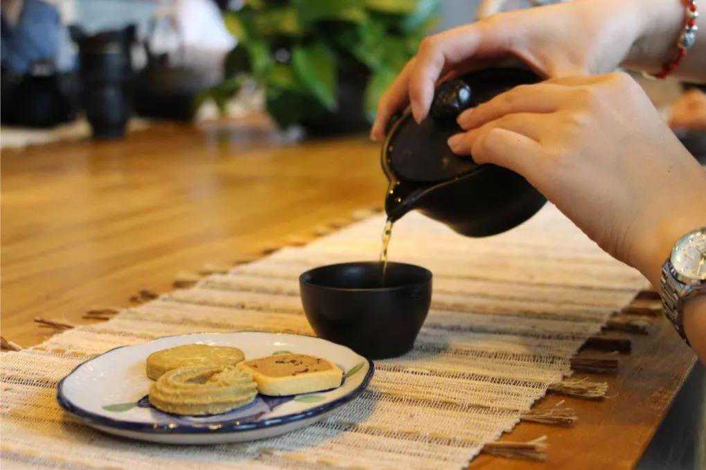 同样都是茶叶罐，为什么说“锡罐”比“紫砂罐”更好用