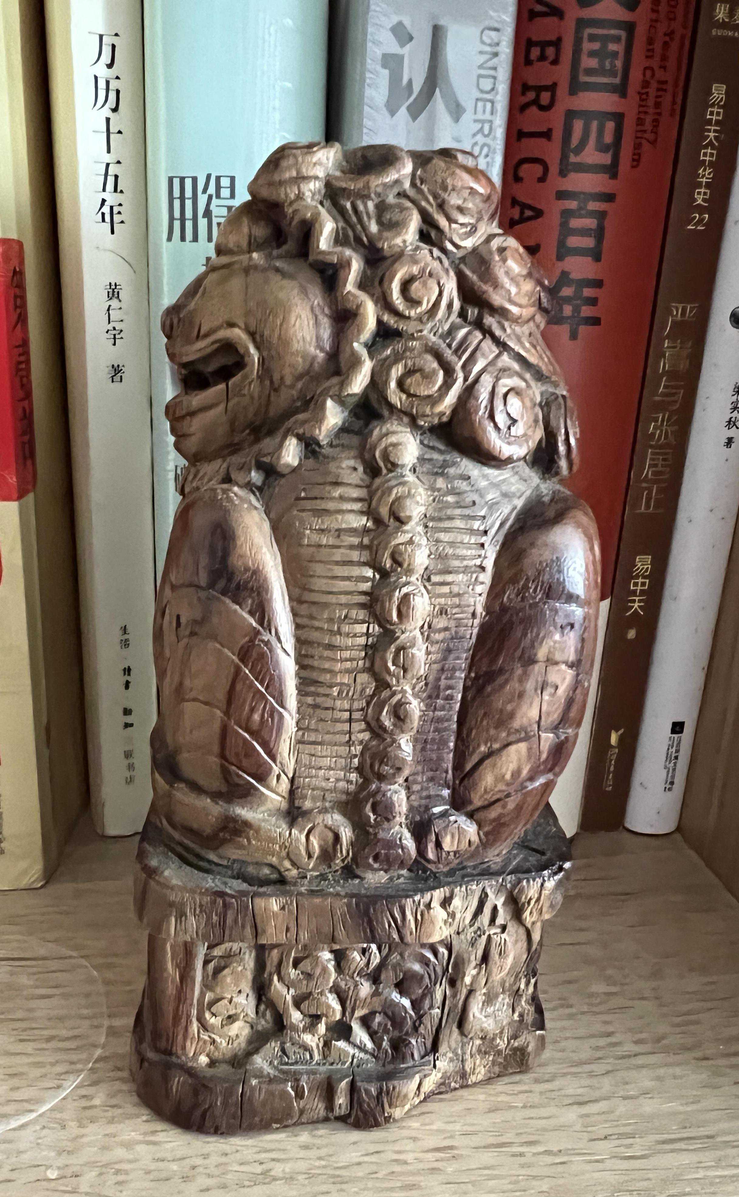 一个呆萌木雕小狮子的材质、年代及用途