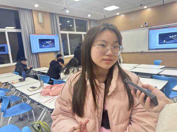 穿越时空的课堂：95后老师把“文物”穿在身上上课！