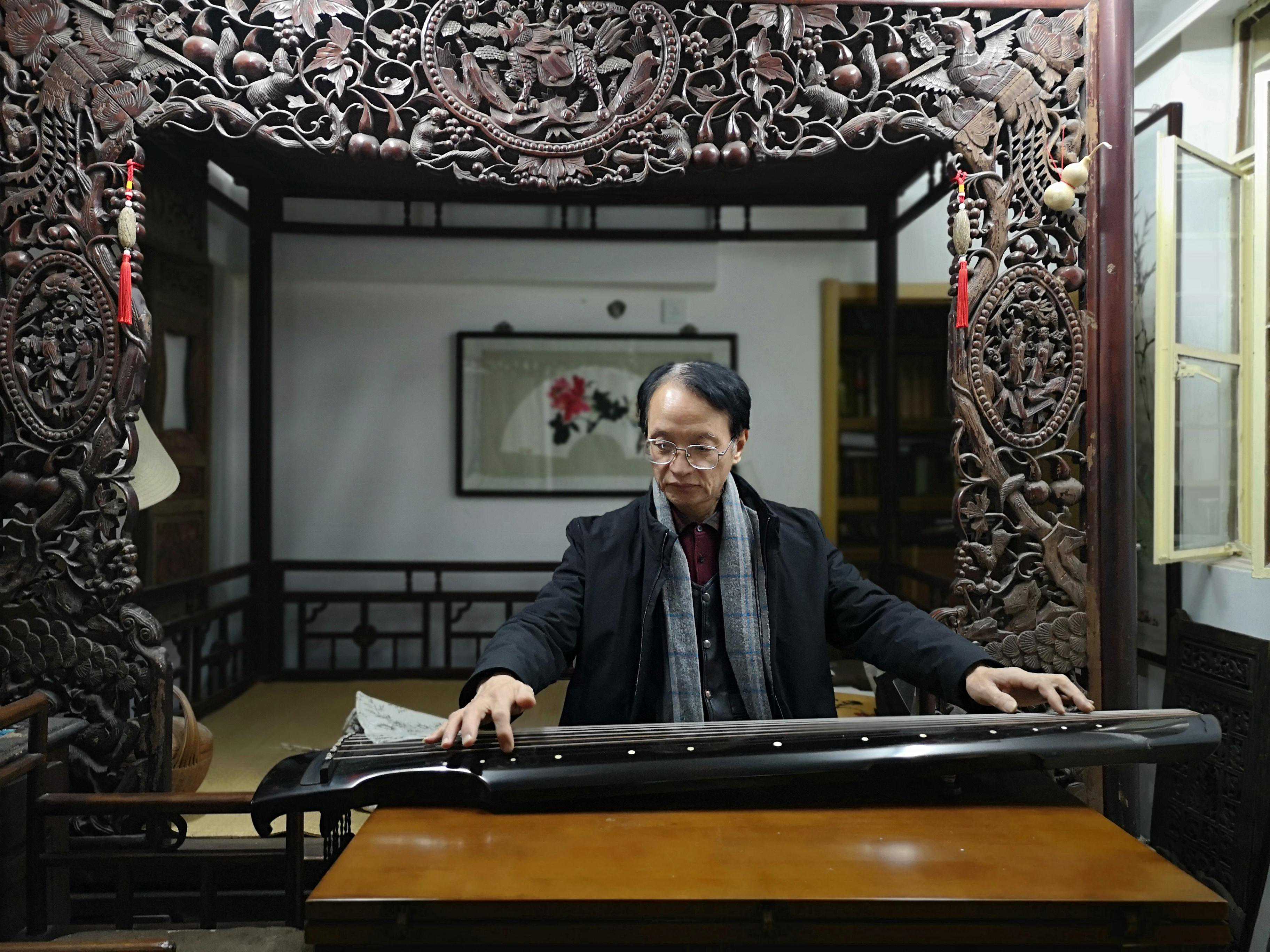 当代著名画家——业德骏镜片系列作品