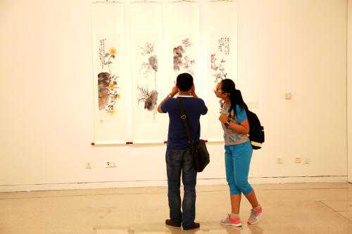 陈荫夫写兰画展在中国国家博物馆开幕