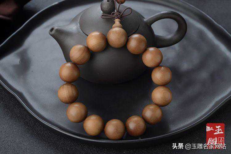 檀香手串价格是多少？檀香手串价格怎么看？