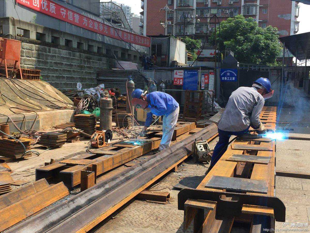 战高温 保进度 沱江二桥加宽改造工程有序推进