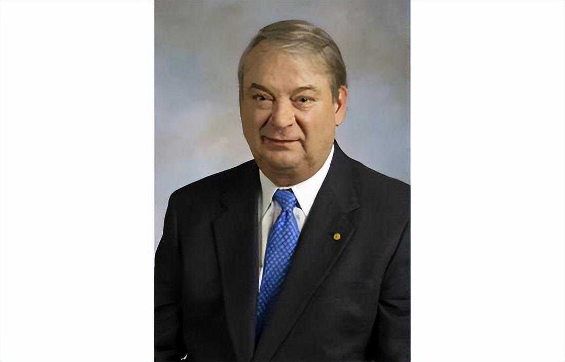 两大诺奖得主加盟，天价白酒“听花”又出奇招