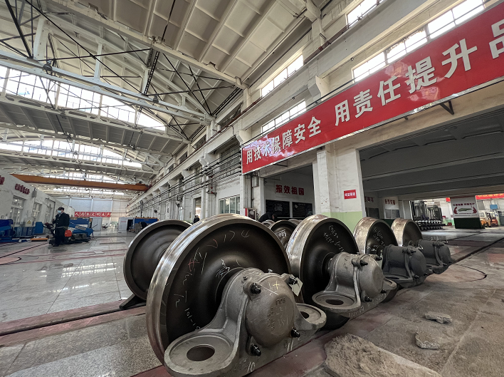 北京“古董”绿皮火车仍在运行！如何体检御寒？多图直击