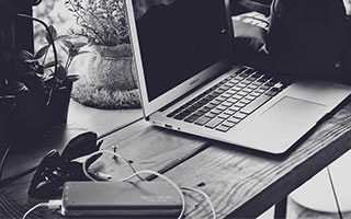 被7人轮奸仍歌颂印度的西班牙网红拍《印度蒙难记》细述悲惨过程