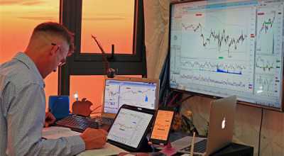 这两枚大铜章，讲述的是同一件事，立场却背道而驰